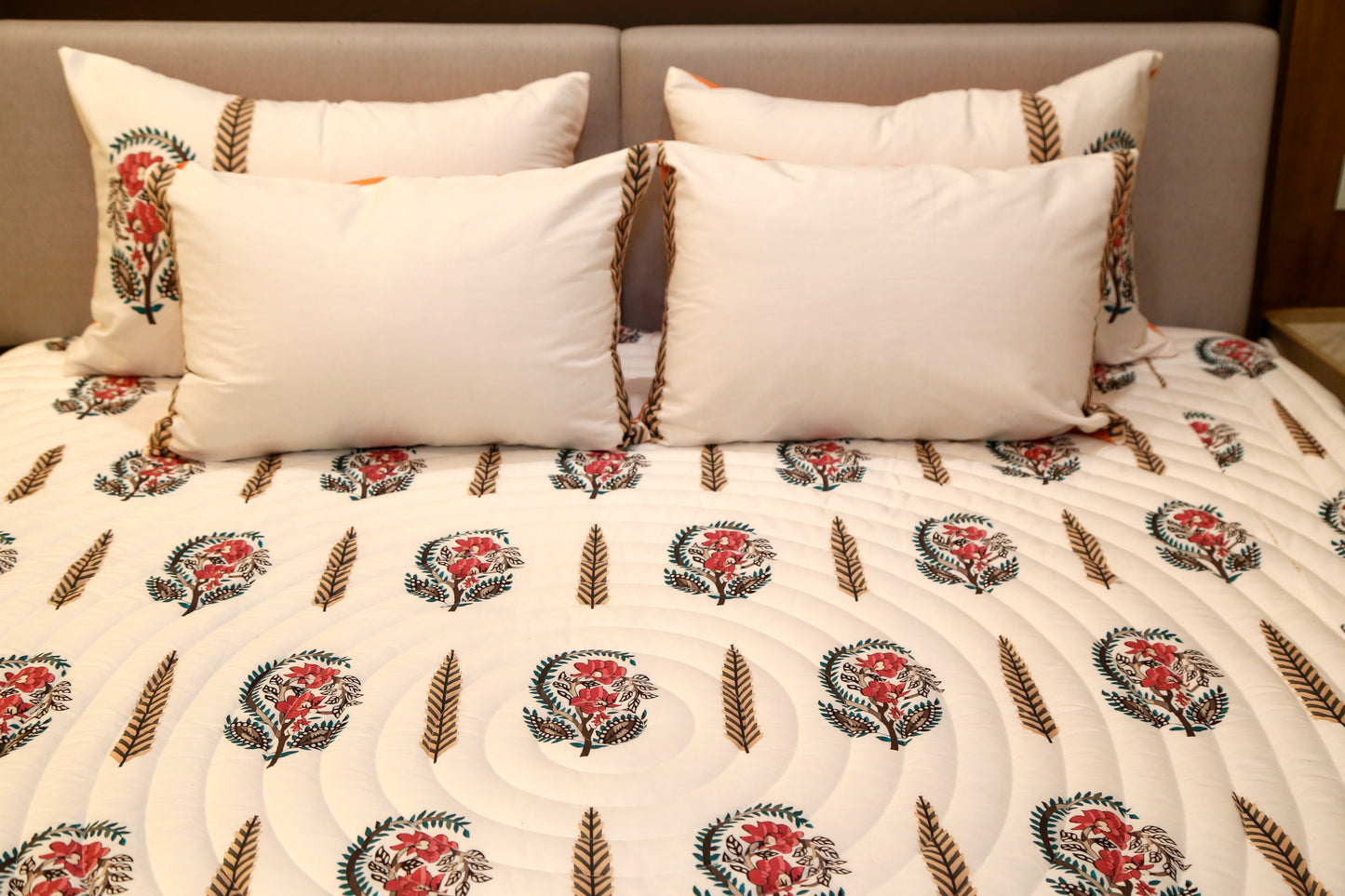 DREAMSCAPE (  king size reversable bedcover with, 4-pillow covers)