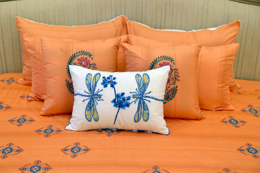 Essence of Amber Glow(KING SIZE PRINTED BEDSHEET WITH 2 PILLOW COVERS AND 1 CUSHION COVER)