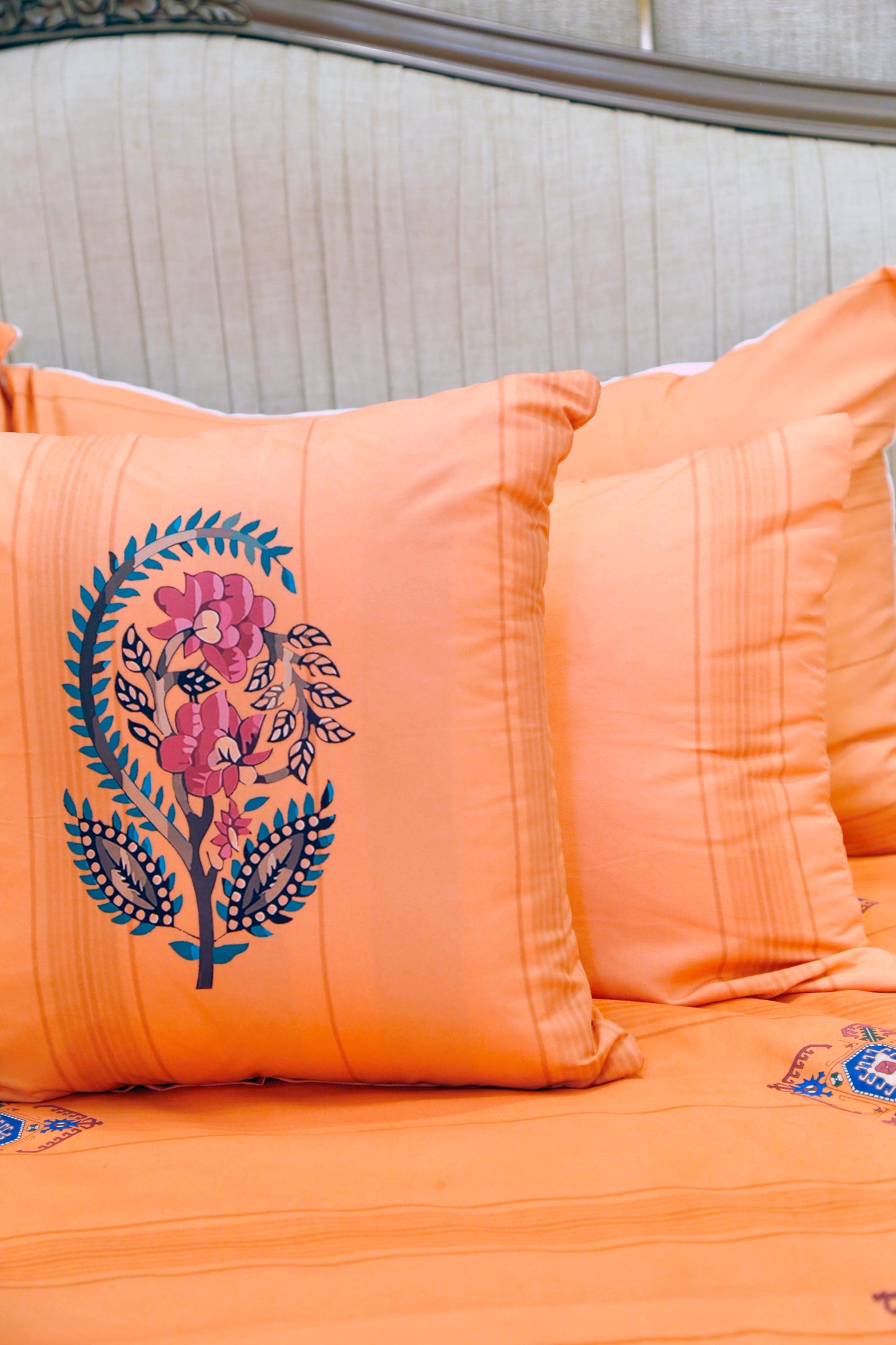 Essence of Amber Glow(KING SIZE PRINTED BEDSHEET WITH 2 PILLOW COVERS AND 1 CUSHION COVER)
