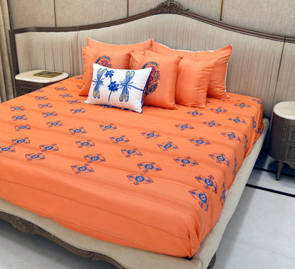 Essence of Amber Glow(KING SIZE PRINTED BEDSHEET WITH 2 PILLOW COVERS AND 1 CUSHION COVER)