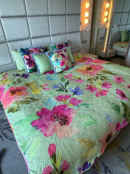 BOTONIC (Set of Bedcover with Two Pillow Cover)